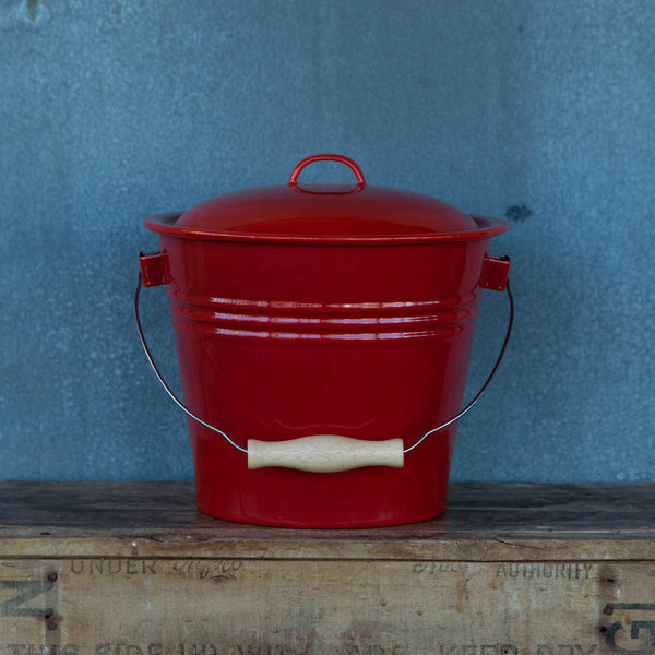 Falcon enamel five litre bucket with wooden grip handle. Perfect for collecting vegetable and fruit scraps for chickens, worm farms, or compost.