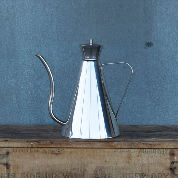 Oil Can for storing and pouring olive oil or other cooking oils. Convenient for decanting bulk olive oil for use in cooking or serving. Made from stainless steel with a high-polished mirror finish, it protects olive oil from the damaging effects of light.