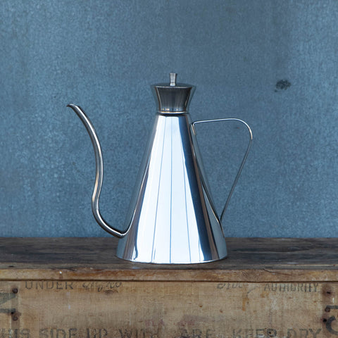 Oil Can for storing and pouring olive oil or other cooking oils. Convenient for decanting bulk olive oil for use in cooking or serving. Made from stainless steel with a high-polished mirror finish, it protects olive oil from the damaging effects of light.