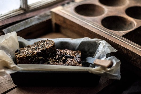 A Falcon enamel cake pan, rectangular in shape, ideal for loaf-style cakes (carrot cake, zucchini bread, banana bread).