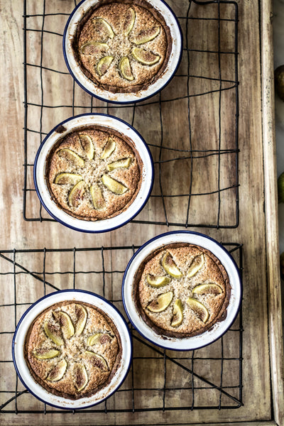 Want to make perfectly round, sweet or savoury, single serve pies? Try our Falcon enamel 14cm diameter pie plate, here in white with a blue rim. Also available in duck egg with grey rim. 