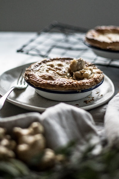 Want to make perfectly round, sweet or savoury, single serve pies? Try our Falcon enamel 14cm diameter pie plate, here in white with a blue rim. Also available in duck egg with grey rim. 