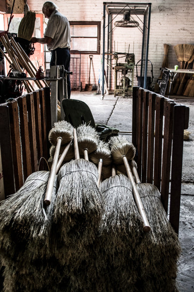 The millet hand whisk is a popular broom for keeping in the car to tidy debris from car seats, or to use in combination with a dust pan in the home.
