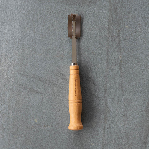 Bread Lame made from sustainable beech wood with five quality standard stainless steel blades. Curved blade for perfect ear in your bread.