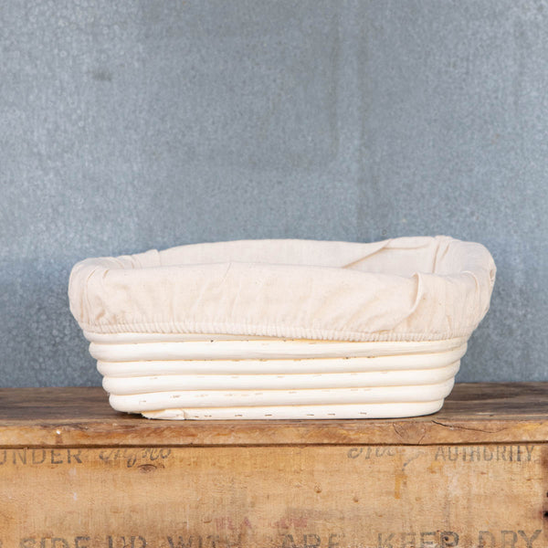Banneton, bread dough proving basket, oval with lining