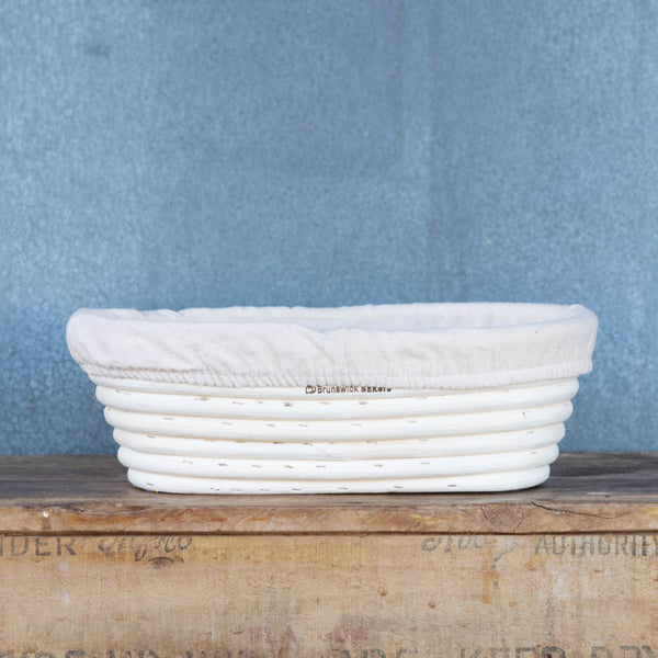 Banneton, bread dough proving basket, oval with lining