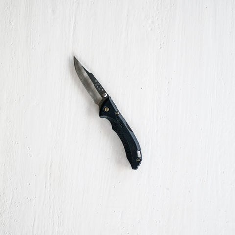 The Bantam BBW features a 420HC standard steel drop point blade, with great edge retention and corrosion resistance. It is easily resharpened.