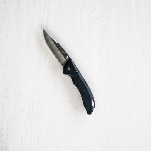 From Buck Knives' Bantam collection, the Bantam BLW features a 420HC standard steel drop point blade, with great edge retention and corrosion resistance. It is easily resharpened.