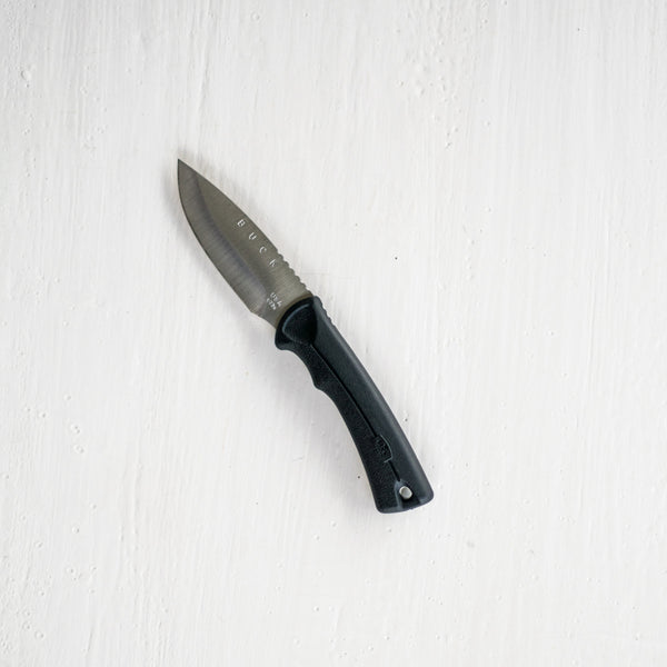 The Bucklite MAX Small features a fixed 420HC standard steel drop point blade, with great edge retention and corrosion resistance. It is easily resharpened. The handle is made of textured Alcryn rubber in black, and comes with a heavy-duty polyester belt sheath.