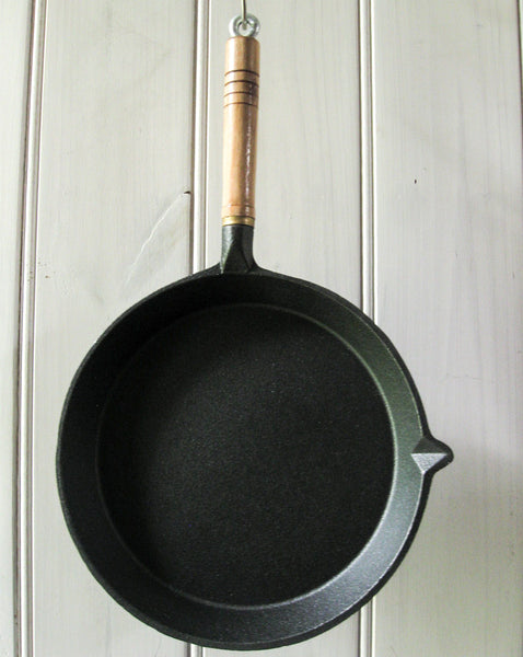 Our cast iron pre-seasoned frypan/skillet with a wooden handle is available in one size with a top diameter 30cm. Cast iron is such a great conductor of heat, it is non-stick when seasoned, can be used in the oven and stovetop, and is a natural alternative to coated non-stick cookware.