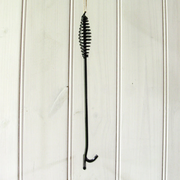 Lift or remove the lid from your cast iron camp oven without burning your hands with this 38cm cast iron lid lifter. Hold the spring handle and safely hook and remove the lid of your camp oven.