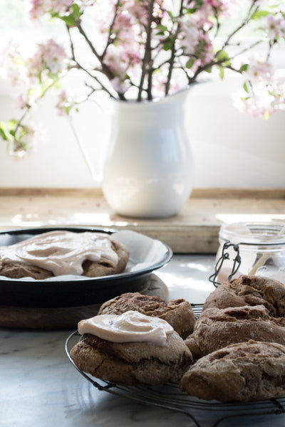 A 30cm diameter, round, Falcon enamel pie plate, black with white speckle, perfect for a large sweet or savoury pie.
