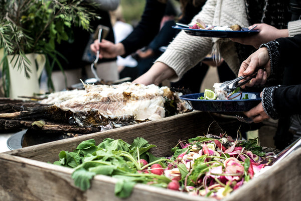 The Falcon enamelware pie plate makes a classic family sweet or savoury pie, 25cm diameter and 4cm deep. Available in white with a blue trim. Enamel pie plates are also great as an alternative to flat dinner plates for barbeques, picnics or camping because food doesn't slip away so easily.