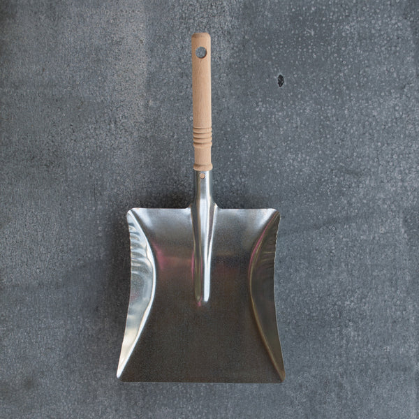 A galvanised steel dust pan, perfect for cleaning up ash from the fireplace when paired with a cinder resistant hearth brush.