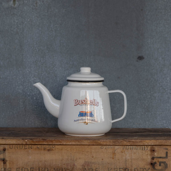 Settle in for morning tea with our enamel teapot featuring the Bushell's iconic Australian logo and white colour.