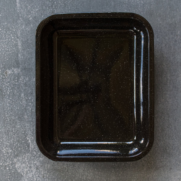 An excellent sized Falcon enamel pan, for roasting meat or vegetables (37 x 30 x 6cm) or baking large family pies.