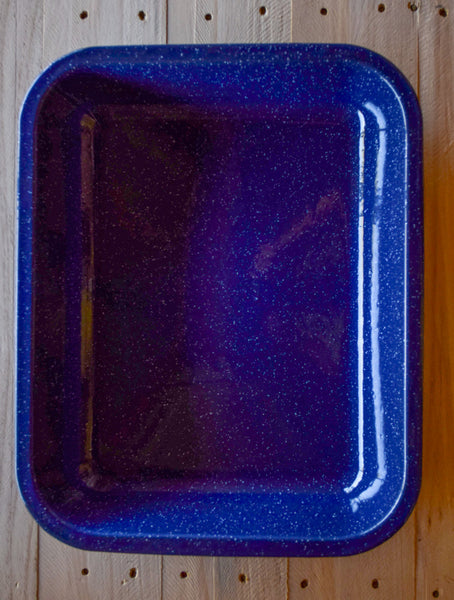 An excellent sized Falcon enamel pan, for roasting meat or vegetables (37 x 29.5cm) or baking large family pies. 