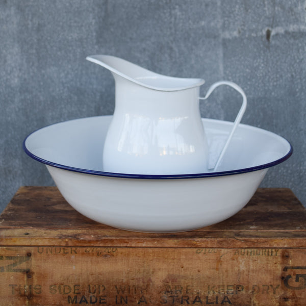 Enjoy the elegance of this two litre Falcon enamel jug. Imagine it filled with ginger cordial, iced water and mint one day and Pimms with friends the next.