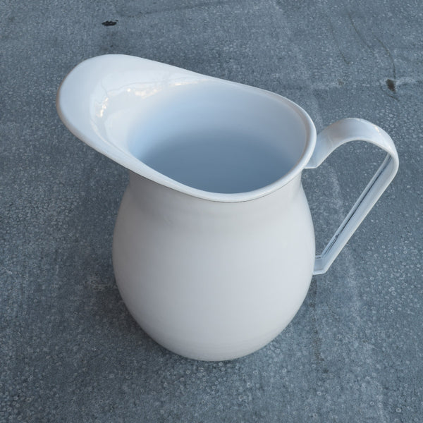 Enjoy the elegance of this two litre Falcon enamel jug. Imagine it filled with ginger cordial, iced water and mint one day and Pimms with friends the next.