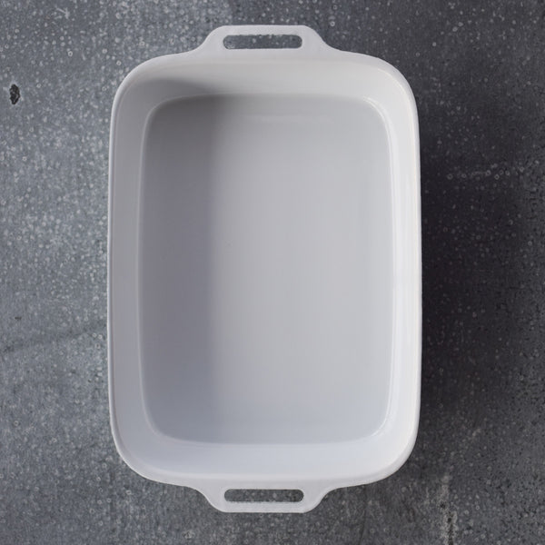 Falcon enamel lasagne pan, white with handles.