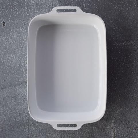 Falcon enamel lasagne pan, white with handles.