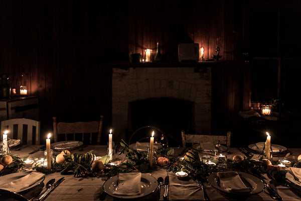 The Falcon enamel flat dinner plate, in iconic white with a blue rim, has made the transition from the shearing shed and the campfire to the kitchen and dining room. Of course enamel plates are still very good camping plates too. Available in 26cm diameter and 24cm diameter (good dessert or entree plate size).