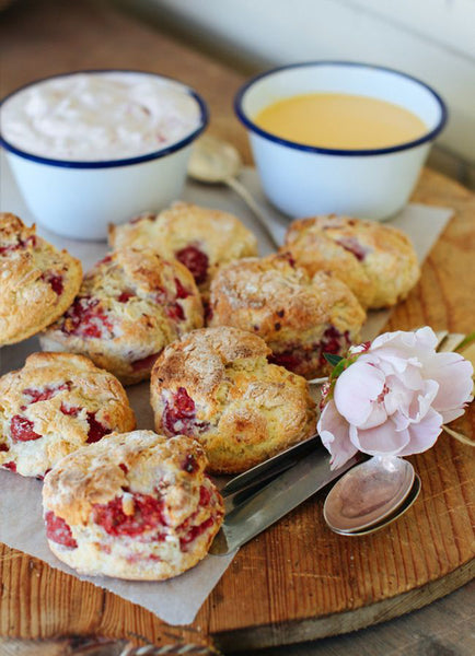 Falcon enamel pudding bowls make for year-round puddings (not just Christmas), or adapt for individual servings of pudding, or savoury pie. Also useful as a multi-purpose bowl.