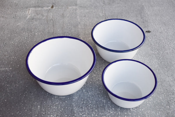 Falcon enamel pudding bowls make for year-round puddings (not just Christmas), or adapt for individual servings of pudding, or savoury pie. Also useful as a multi-purpose bowl.