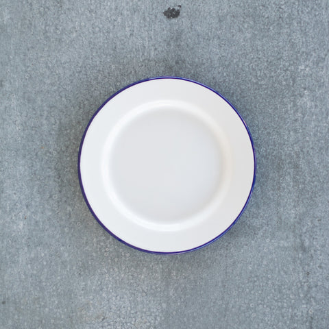A new addition to the Falcon enamelware range of serveware, a side plate, in white with a blue rim. Perfect as a bread and butter plate, or dessert plate for cake and cream.