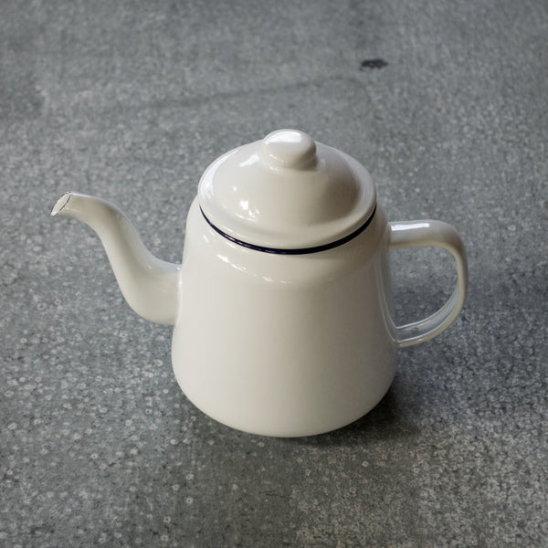 Falcon enamel teapots ooze old world charm and classic elegance. Bring some tradition to the table, just add your favourite loose leaf tea and tea cosy. Made by Falcon enamelware, established 1920, fusing glass onto steel. 