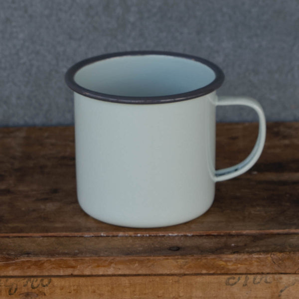 A new colour in the Falcon enamelware range, duck egg with a grey rim, here in the 350ml mug. Perfect for bringing a casual atmosphere to the table or pack it for your next picnic or camping holiday. 
