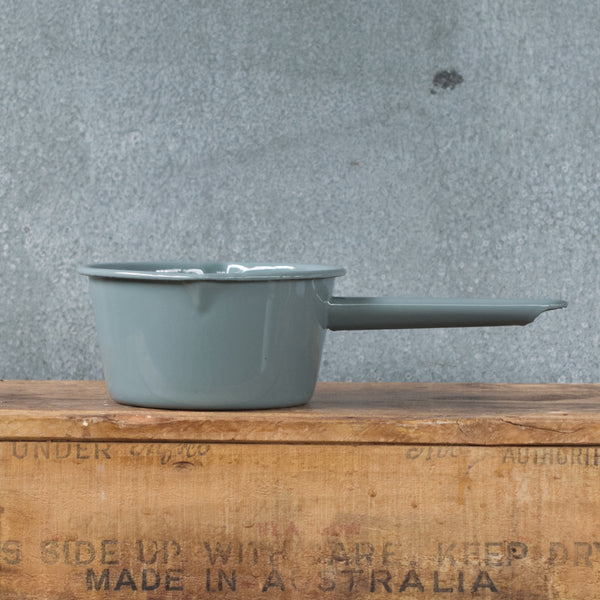 A Falcon enamel saucepan in grey. The Falcon enamel saucepan is just what you need to brew chai, warm milk or heat a sauce on the stove. The saucepan has two lips for easy pouring, is 8cm deep and 14cm diameter.