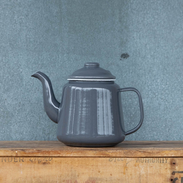 The Falcon enamel 1.25 litre teapot oozes old world charm and classic elegance, shown in two-tone grey and white (grey exterior and white interior). Bring some tradition to the table, just add your favourite loose leaf tea.