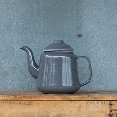 The Falcon enamel 1.25 litre teapot oozes old world charm and classic elegance, shown in two-tone grey and white (grey exterior and white interior). Bring some tradition to the table, just add your favourite loose leaf tea.