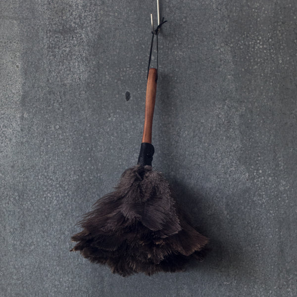 A petite 35cm undyed ostrich feather duster, for dusting low level surfaces or reaching into confined spaces. Known for generating static electricity and picking up dust. Shake outdoors to empty duster ready for use.