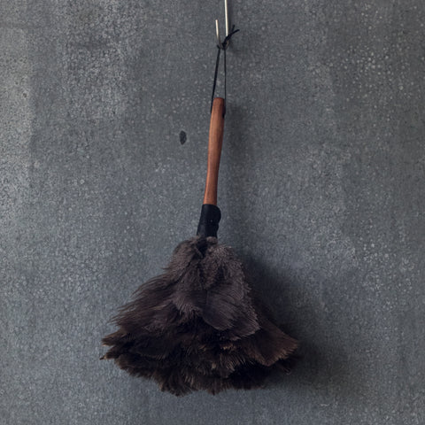 A petite 35cm undyed ostrich feather duster, for dusting low level surfaces or reaching into confined spaces. Known for generating static electricity and picking up dust. Shake outdoors to empty duster ready for use.