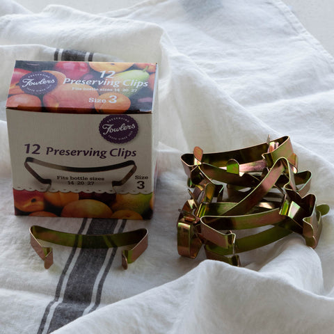 Fowlers Vacola Preserving Clip, Size 3, in a box of 12. Fits bottle sizes 14, 20 and 27. The Preserving Clip holds the lid in place during the water bath process and allows air to be released from the bottle to create a vacuum seal.