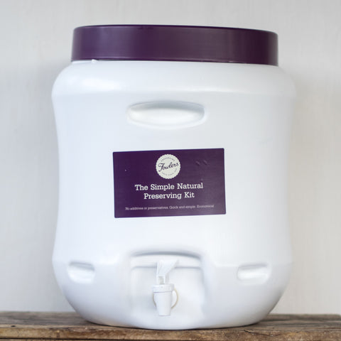 Quick, simple and economical. Use natural fruit juices, sugar syrup, water, wines or liqueurs with your favourite fruit to make preserves, toppings or sauces.