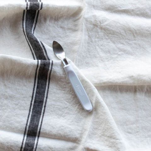 Fowlers Vacola Preserving Pitting Spoon is an efficient tool for removing seeds/stones from stonefruit in preparation for preserving or cooking.