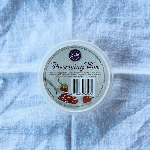 Use Fowlers Vacola Preserving Wax, 200g net, to seal bottles of preserved fruit and vegetables. 