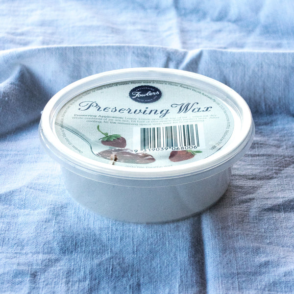 Use Fowlers Vacola Preserving Wax, 200g net, to seal bottles of preserved fruit and vegetables. 