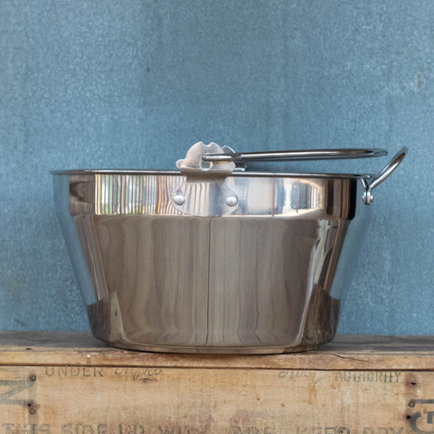 Fowlers stainless steel preserving pan, 8L, is ideal for making jam, marmalade, and chutney. Can also be used as a stock pot. Features an easy-to-read measuring gauge on the internal wall of the pan, handle and pouring spout, and fast and efficient heat distribution.