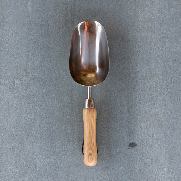 Hand Scoop, polished stainless steel and certified FSC ash handle. Wide 90 mm and deep 50 mm blade, ideal for scooping potting mix, soil or compost.