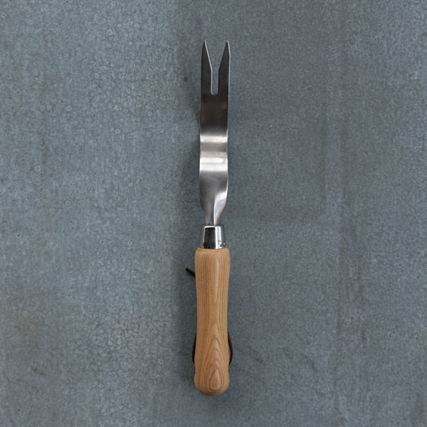 Hand Weeder for levering out weeds at the taproot. With an ash timber handle and rust resistant stainless steel forked tongue design for ease of use.