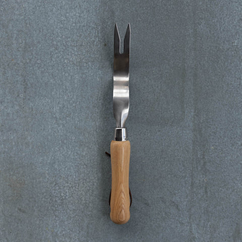 Hand Weeder for levering out weeds at the taproot. With an ash timber handle and rust resistant stainless steel forked tongue design for ease of use.