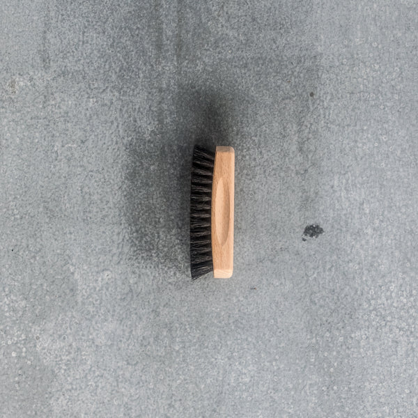 A compact shoe shining brush made from timber and dark horse hair. Sits comfortably in the palm of your hand. Handle dimensions 12cm x 4cm. Bristle length 2cm.