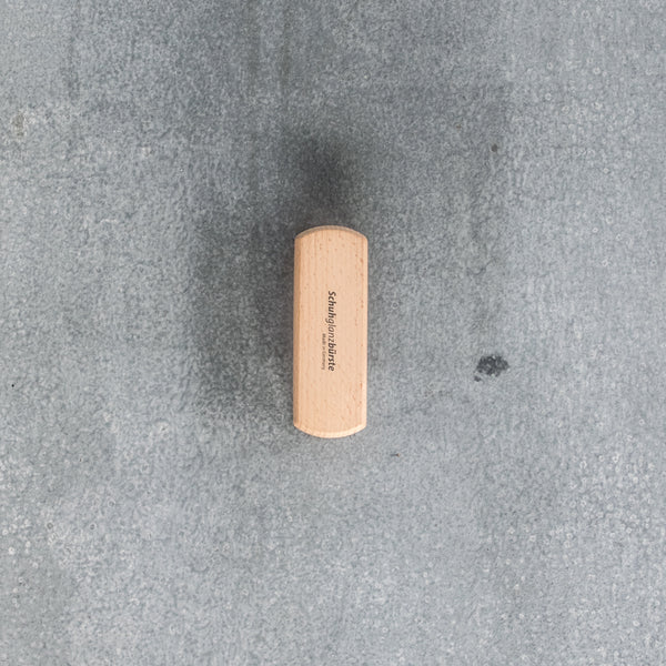 A compact shoe shining brush made from timber and dark horse hair. Sits comfortably in the palm of your hand. Handle dimensions 12cm x 4cm. Bristle length 2cm.