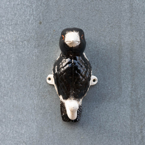 This Magpie Hook in Cast Iron makes us smile. Hang it as a single hook or have fun mixing it with our Kookaburra and Cockatoo hooks.