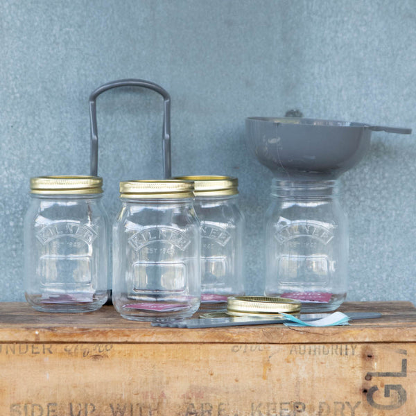 Kilner Glass Preserving Starter Set to provide all the essential tools for making your own jams, chutneys and jellies. 