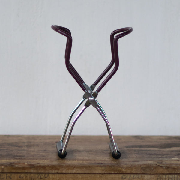 Use Kilner jam jar tongs for lifting hot preserving jars out of boiling water safely. These heat resistant tongs are strong, safe, and durable. 